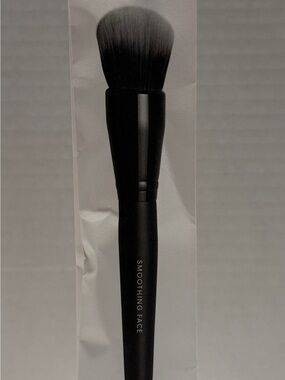 bareMinerals Black Smoothing Face Foundation Brush